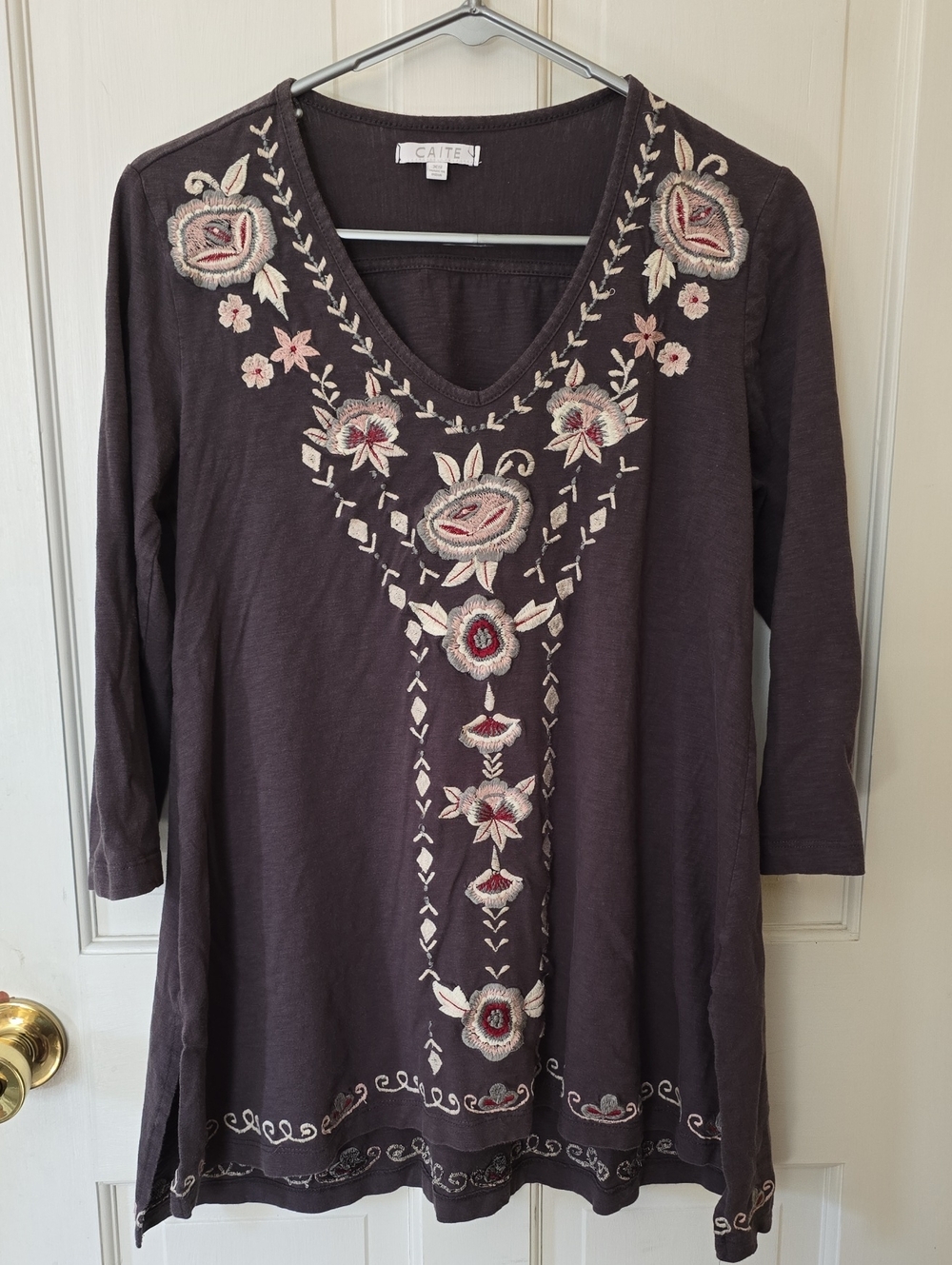CAITE Gray Floral Embroidered V-Neck Tunic Size XS
